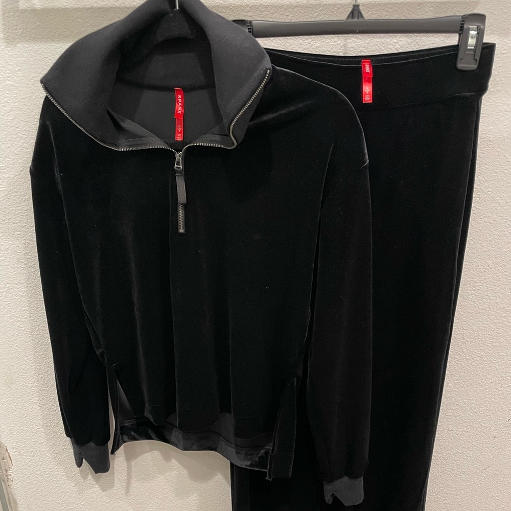 NWOT SPANX VELOR TRACK SUIT WITH WIDE LEG PANTS SIZE SMALL